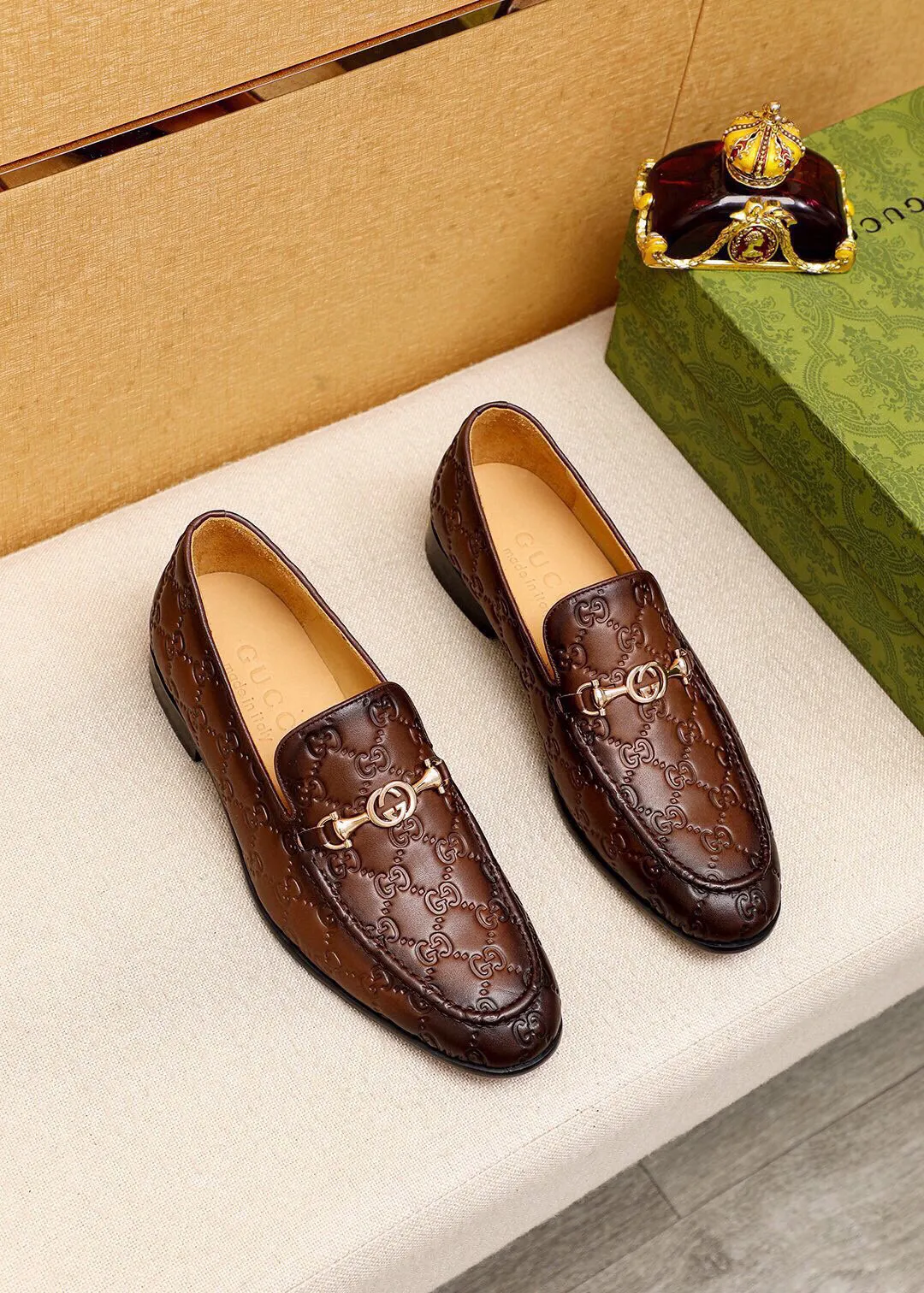 Men's shoes 💰520 💐 Product trademark: GUCCI "Gucci" casual leather shoes Regular size: 39-44 (38.45🉑️customized) Product materials: Selected imported first-layer calfskin embossed upper + luxury hardware buckle, imported water-dyed cow leather lining. Strong three-dimensional visual effect, original combination outsole Color: 3⃣️colors available